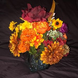 Artificial floral center piece